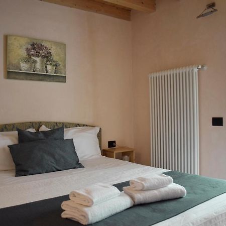 La Tana Del Tasso Rooms&Breakfast Camerata Cornello Экстерьер фото
